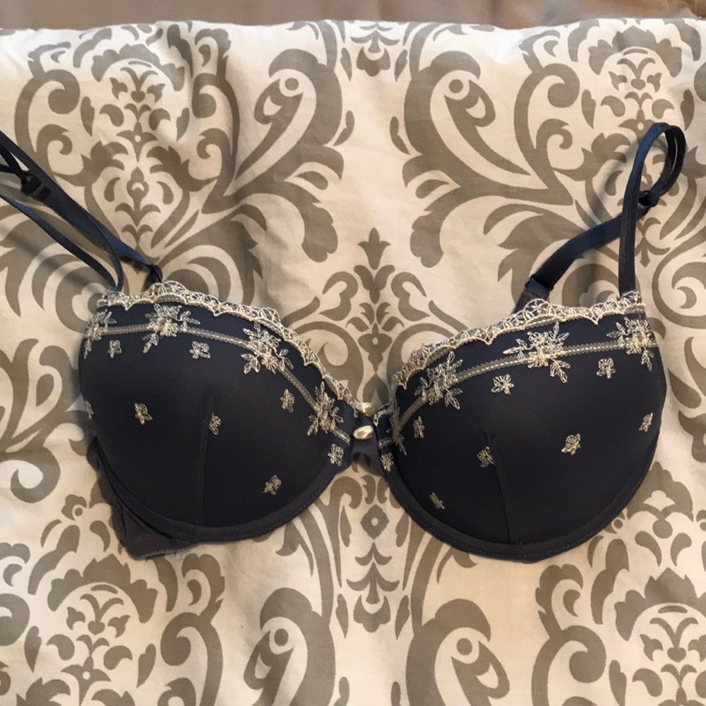 Make + Model Blue Underwire Bra 36c - image 1